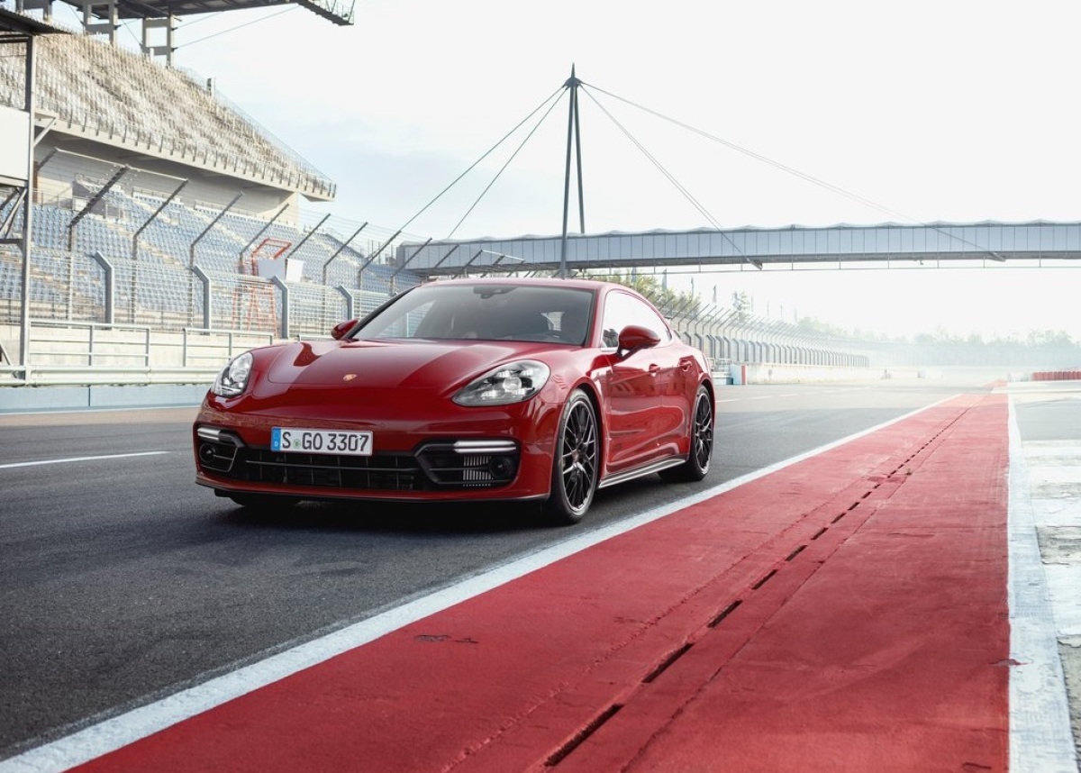 Porsche-Panamera GTS-2019-1024-02