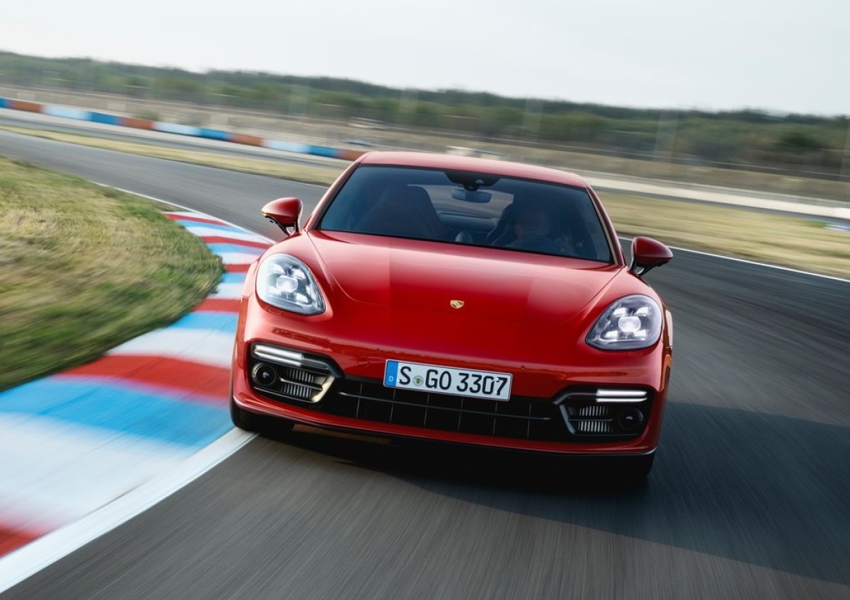 Porsche-Panamera GTS-2019-1024-07