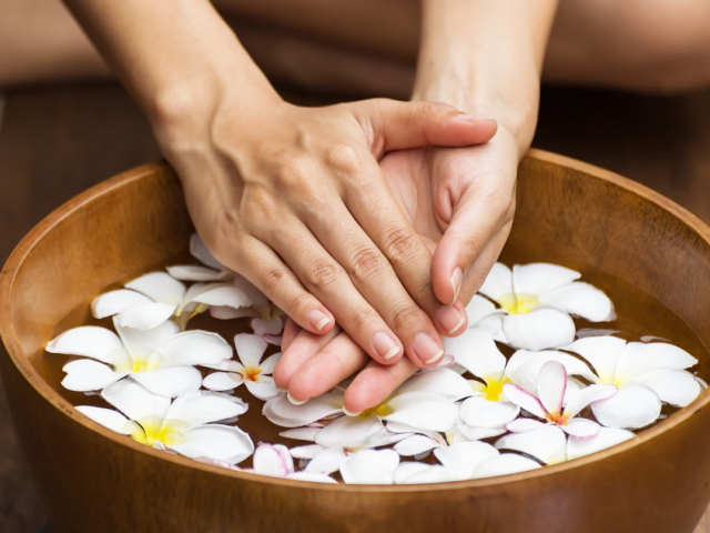 Hand spa, welness, manikúra