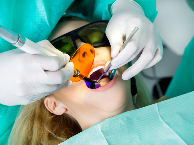 zubár, dentista, dentálna hygiena, pečatenie zubov