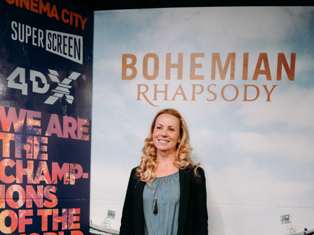 Herečka Diana Mórová vyzerala, že si na premiéru odskočila z nákupov. 
