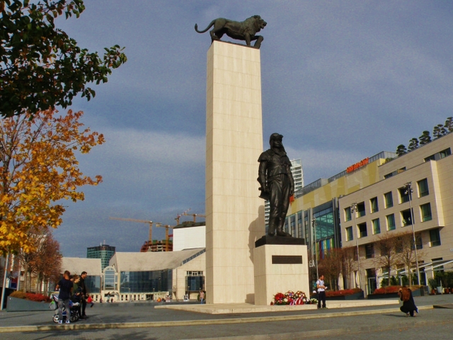 M.R. štefánik socha Bratislava SND