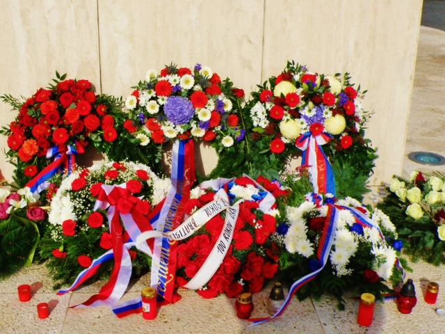 Vence, kvety, pomník, M. R. Štefánik