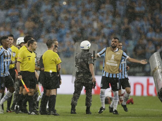 Gremio, rozhodcovia, polícia