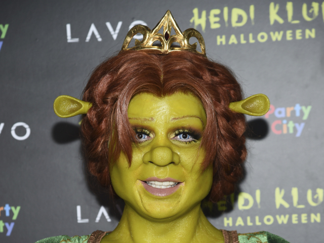 Modelka a televízna osobnosť Heidi Klum opäť nesklamala - na svoju povestnú halloweensku párty prišla ako princezná Fiona z rozprávky Shrek. 