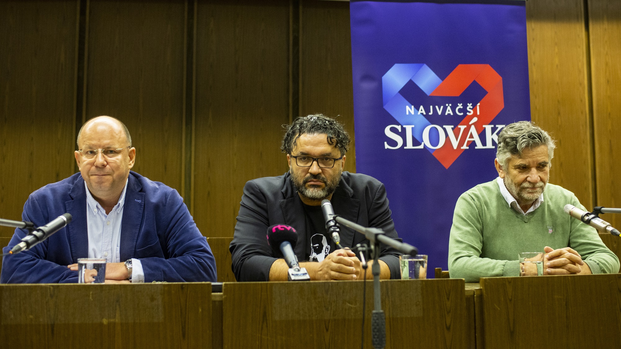 Predstavenie projektu Najväčší Slovák v roku 2018. Na snímke zľava vtedajší generálny riaditeľ RTVS Jaroslav Rezník, režisér a producent projektu Peter Núñez a spoluautor projektu Ľuboš Machaj.
