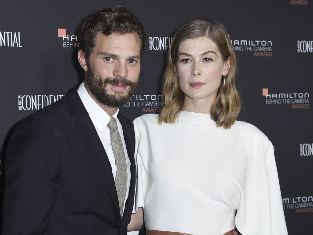 Jamie Dornan a Rosamund Pike