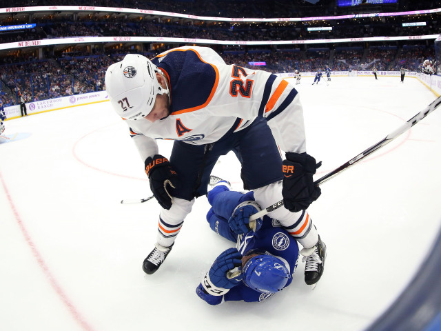NHL Lucic hokej
