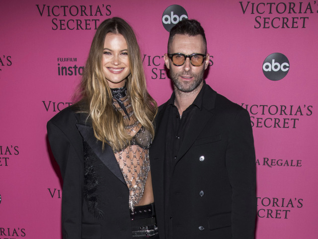 Behati Prinsloo a Adam Levine