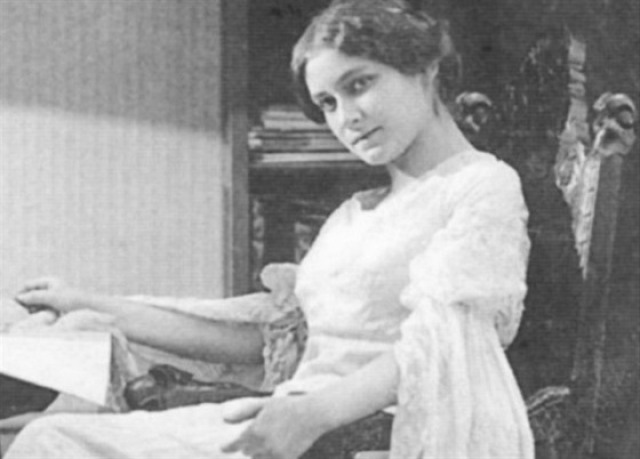 Lina v čase svadby s Loosom, okolo 1903.