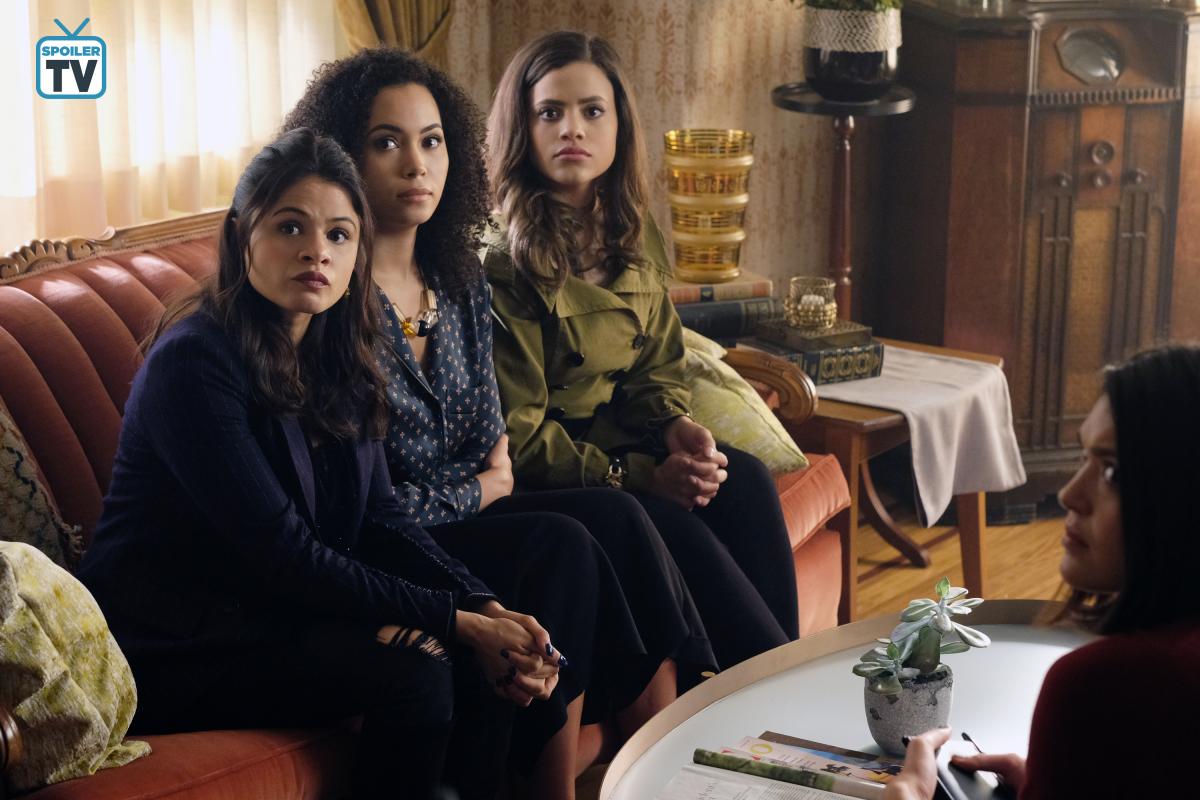 Novým Čarodejniciam je vyčítaná aj absencia charizmy. Zľava herečky: Melonie Diaz (Mel), Madeleine Mantock (Macy), Sarah Jeffery (Maggie).