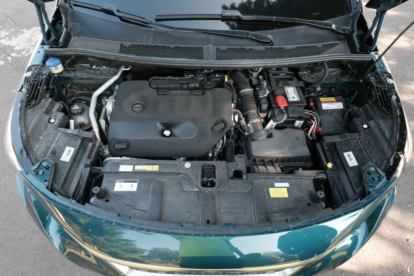 Naftový motor prišiel kvôli emisiám o tri kone. Prevodovka získala dva stupne navyše.