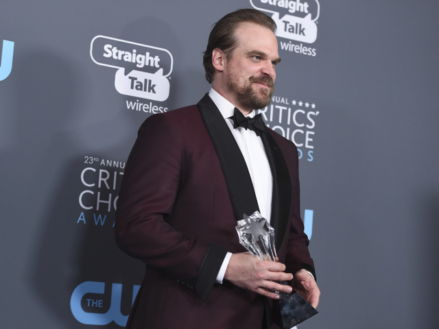 Herec David Harbour - hviezda seriálu Stranger Things.