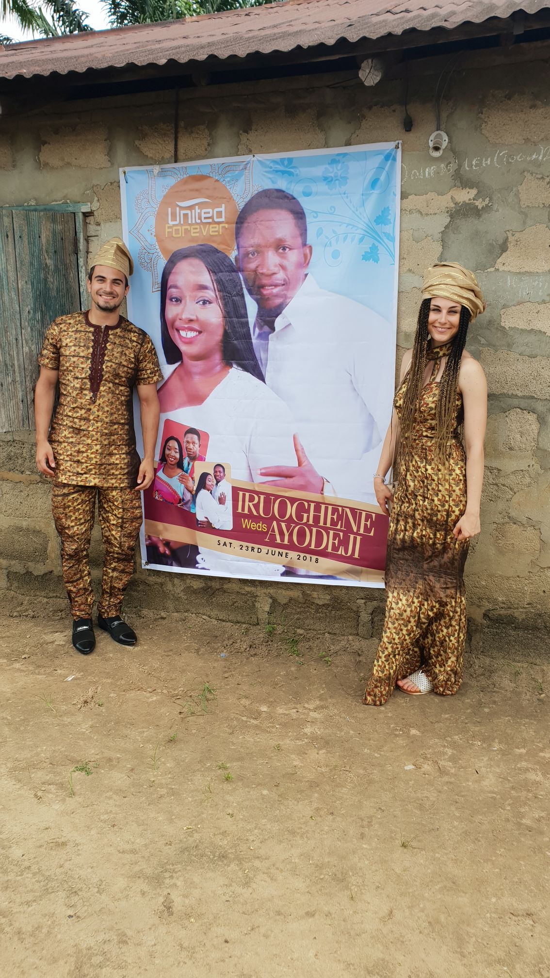 Youtuber PPPíter s priateľkou Terezou na tradičnej svadbe v Nigérii.