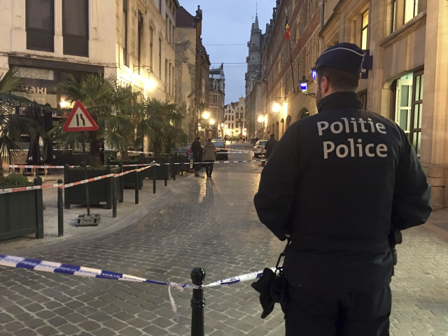 Belgicko Brusel polícia azylant útok nožom