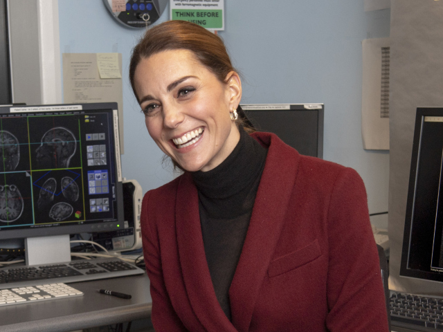 Vojvodkyňa Kate z Cambridge počas návštevy University College London v Londýne. 