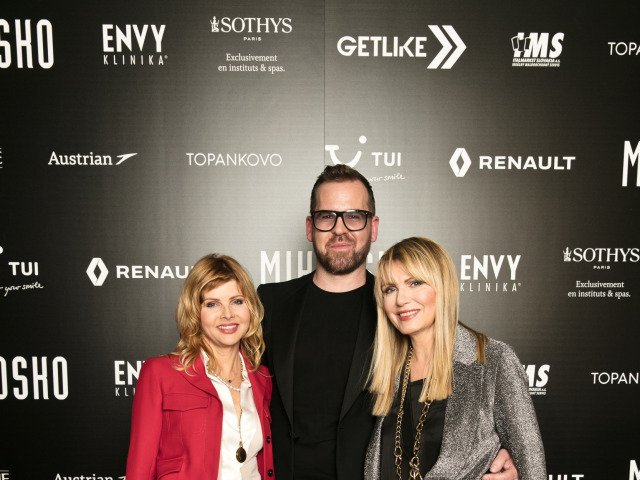 Moderátorky Soňa Müllerová (vľavo) a Emma Tekelyová s Ferom Mikloškom. 