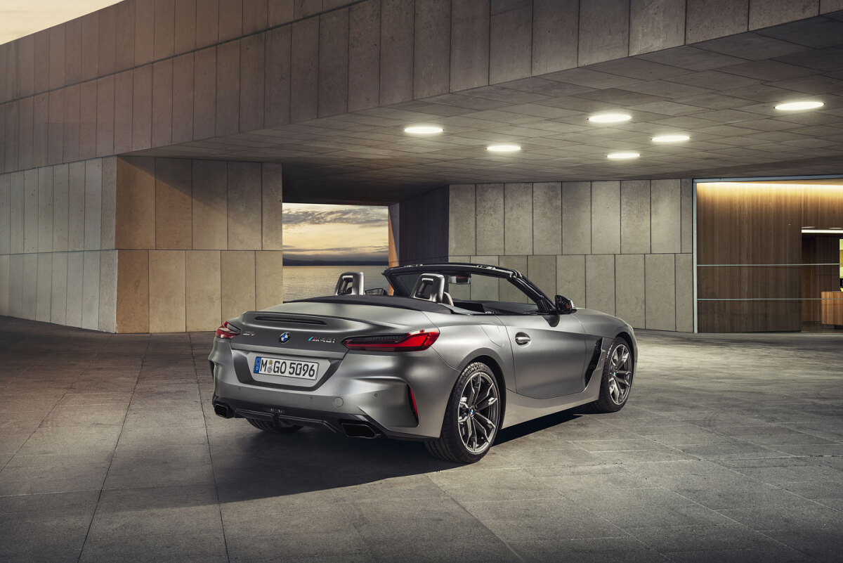 BMW Z4 4 00 5ba22d6072b98