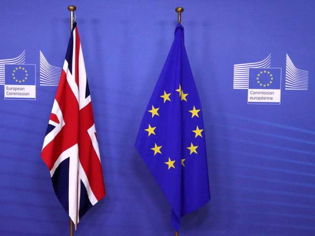 Vlajky Veľkej Británie a Európskej únie, brexit