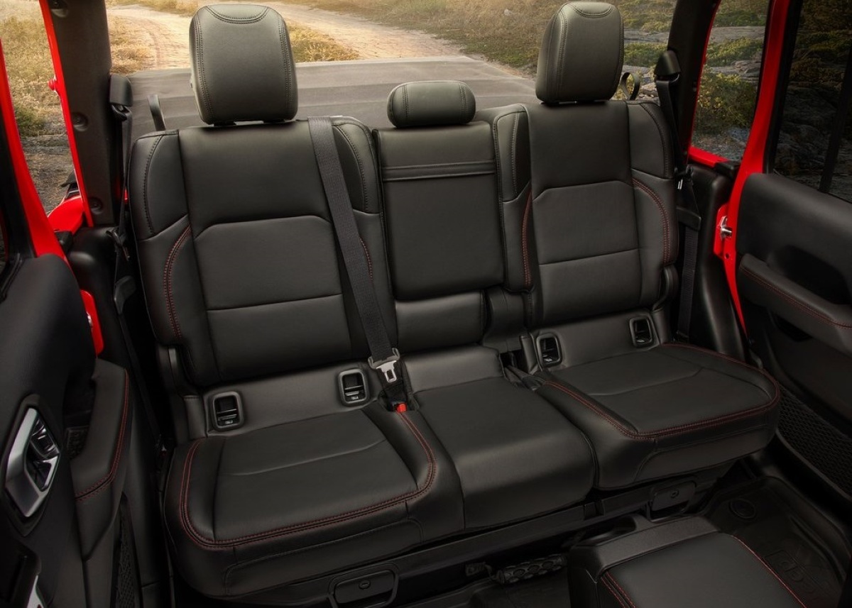 Jeep-Gladiator-2020-1024-b6