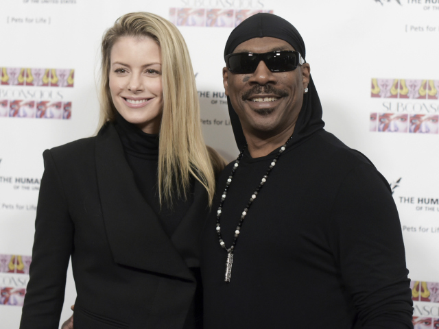 People Eddie Herec Eddie Murphy a jeho partnerka Paige Butcher na archívnom zábere.