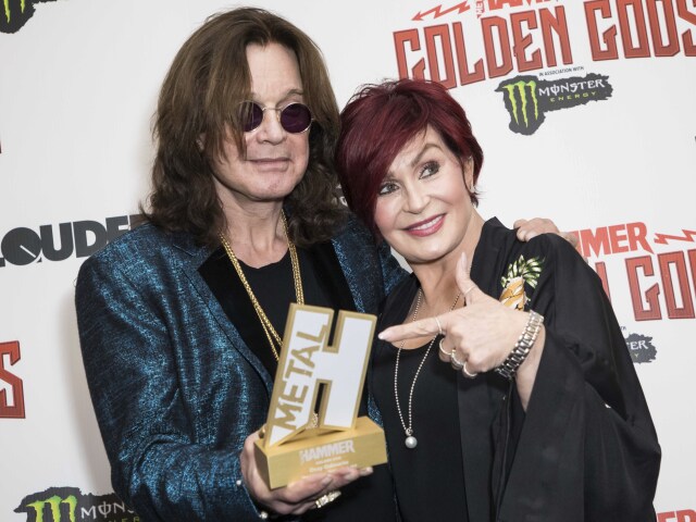 Hudobník Ozzy Osbourne a jeho manželka Sharon Osbourne na archívnom zábere.