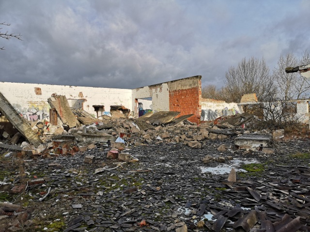 hliváreň, fabrika, jelka, ruina