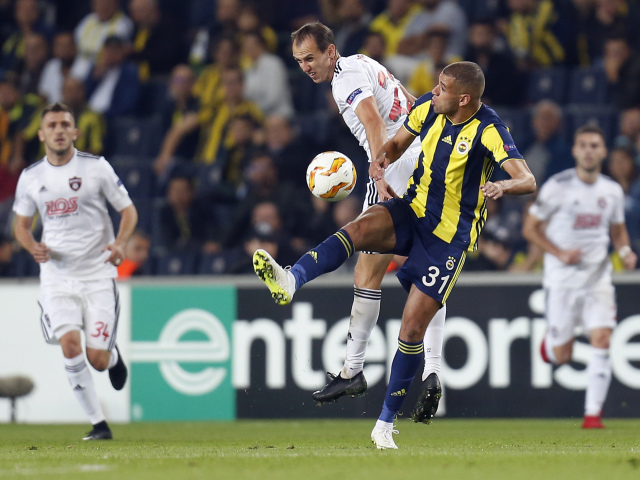 Martin Tóth, Islam Slimani