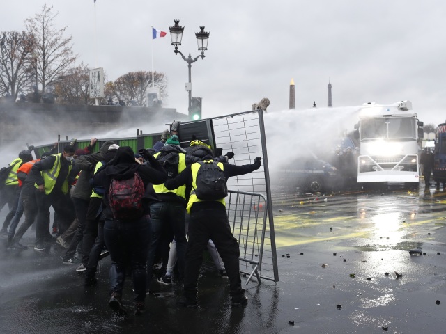 Francúzsko vláda opatrenia protesty násilnosti