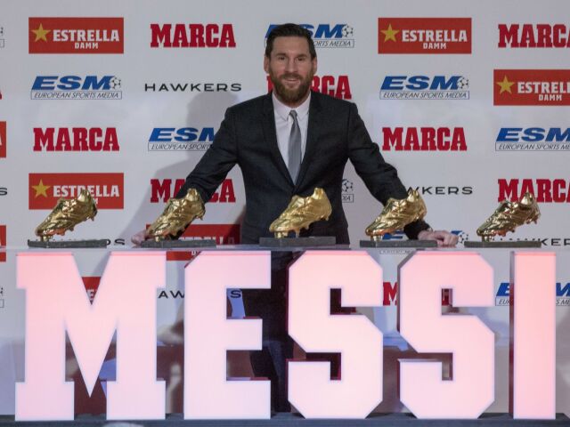 APTOPIX Spain Messi kopačka zlatá
