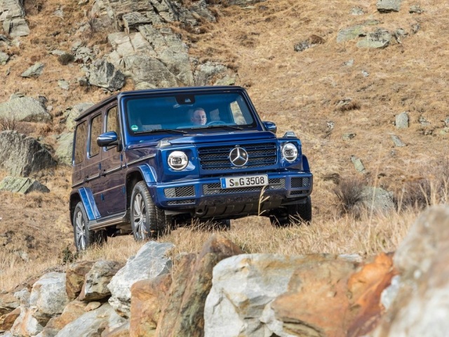 Mercedes-Benz-G350d-2019-1024-0a