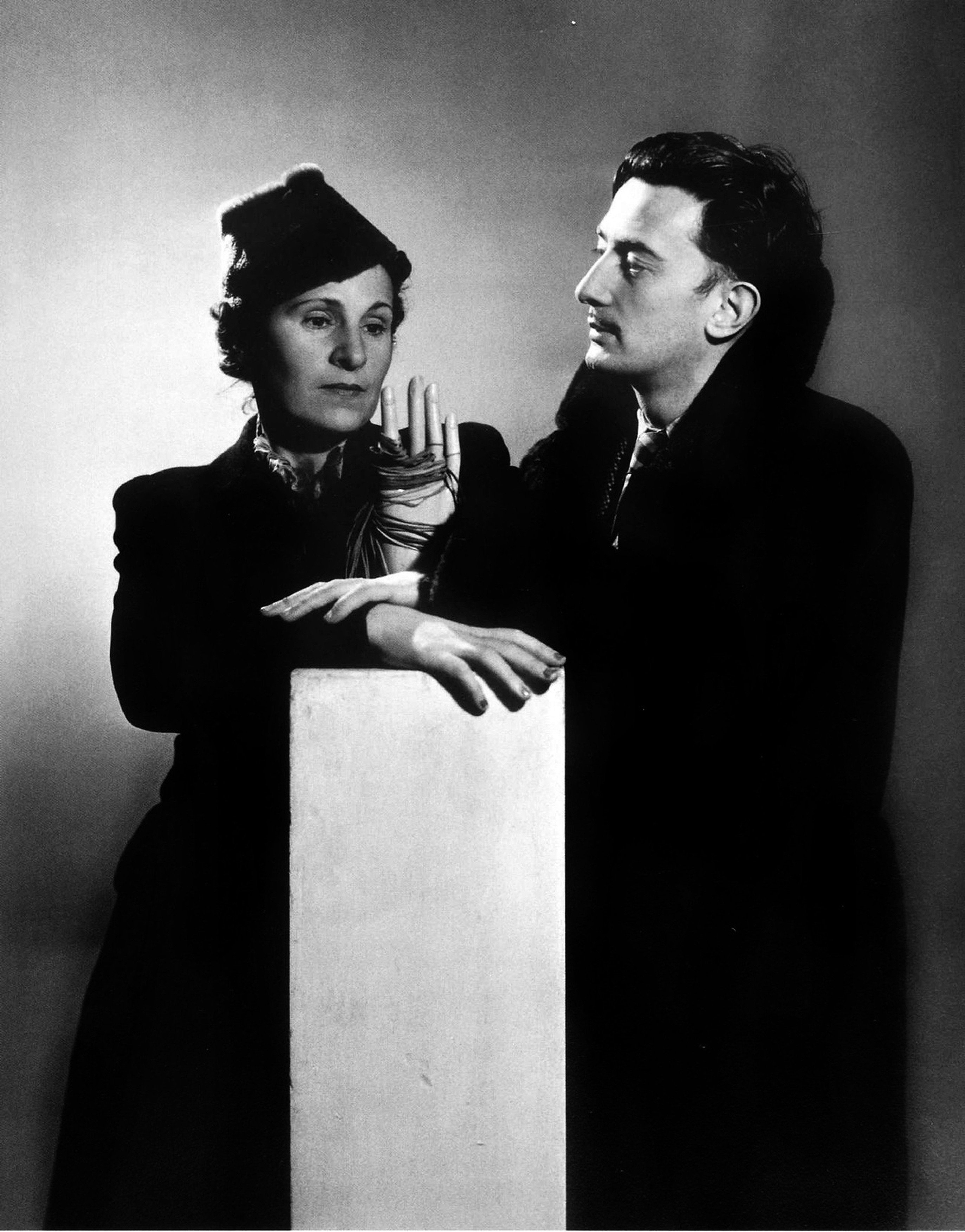 Takto odfotil Salvadora Dalího a jeho ženu Galu v roku 1936 slávny Man Ray.