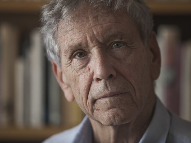 Amos Oz