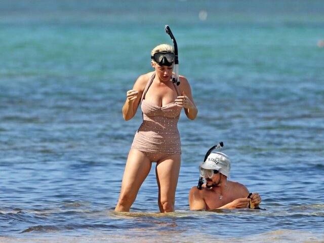 Speváčka Katy Perry a jej partner Orlando Bloom na dovolenke na Havaji. 