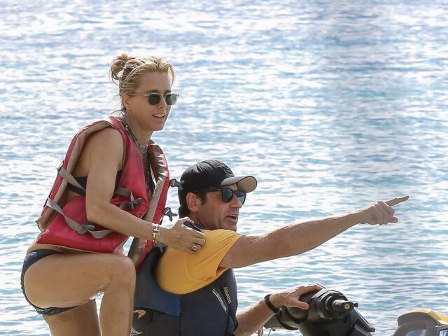 Herec David Duchovny a jeho exmanželka Téa Leoni spoločne na dovolenke na Barbadose. 
