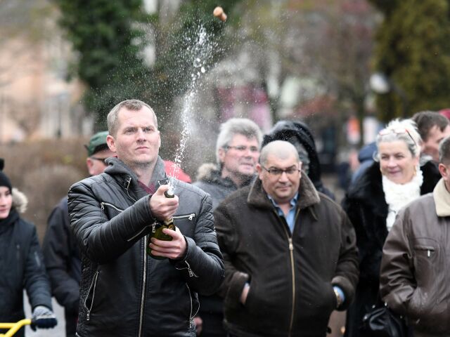 SR streľba zátky šumivé víno KEX