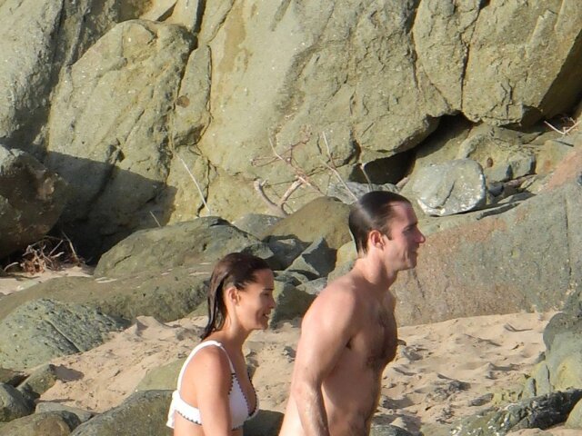 Pippa Middleton a jej manžel James Matthews na pláži v Karibiku. 