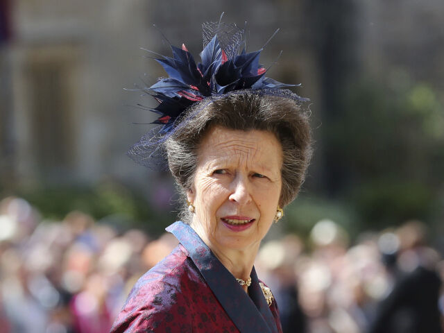 Princezná Anna na májovej svadby princa Harryho a jeho manželky Meghan. 