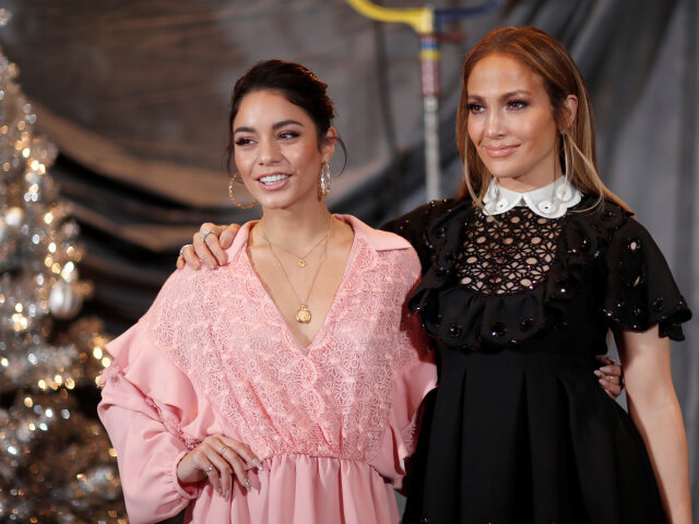 Herečky Jennifer Lopez (vpravo) a Vanessa Hudgens na uvedení filmu Nová šanca.