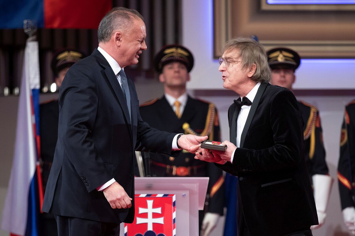 SR prezident vyznamenania štátne osobnosti BAX