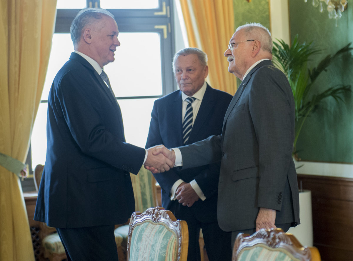 SR prezidenti Kiska, Schuster, Gašparovič obed spoločný BAX