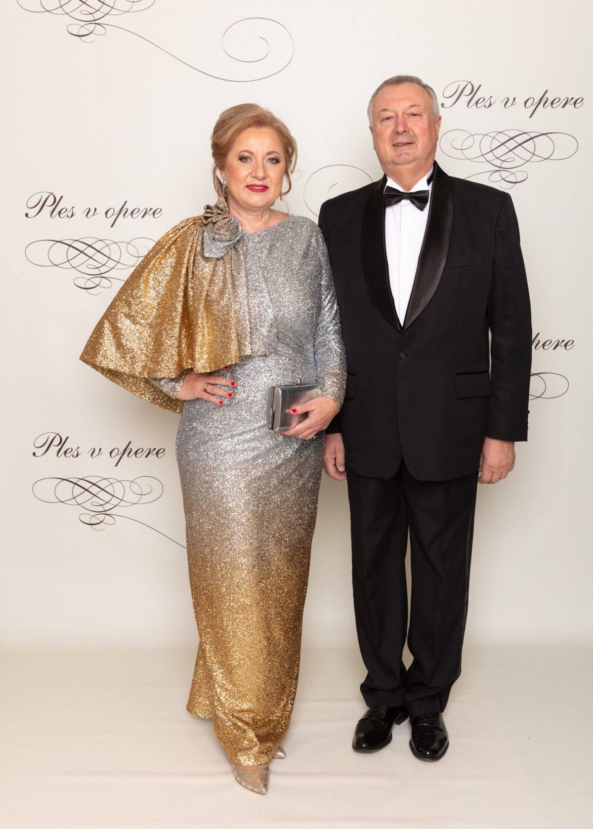 Bankárka Elena Kohútiková (v šatách od Idy Sándor) a jej manžel Michal Kozák. 