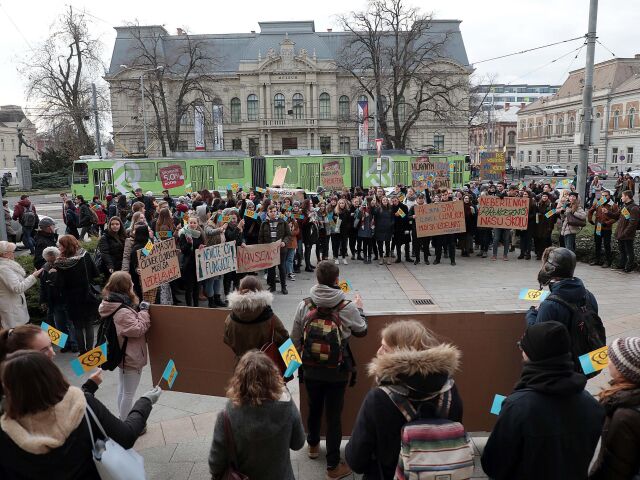 06-protest2-4x