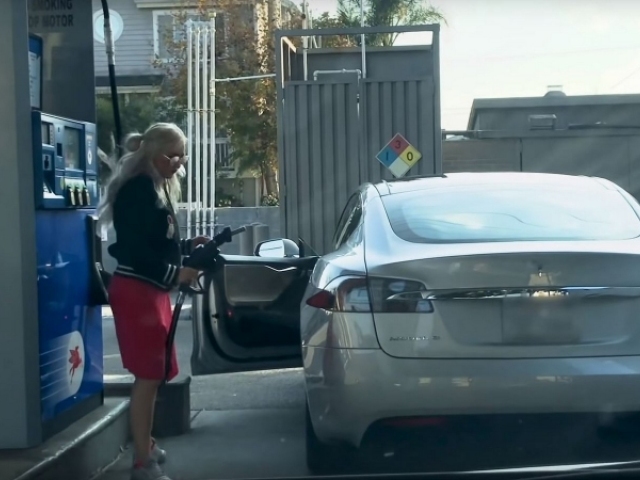 Tesla S - tankovanie