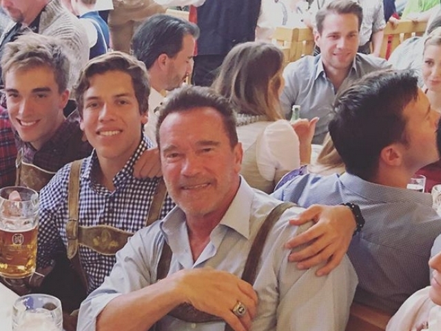 Arnold Schwarzenegger (vpravo) a jeho nemanželský syn Joseph Baena