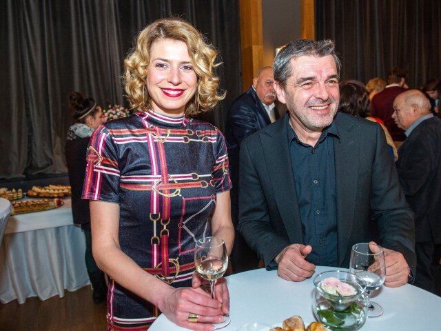 Herec Peter Kočiš a jeho partnerka Miroslava Frankovská na premiére predstavenia Rozum a cit.