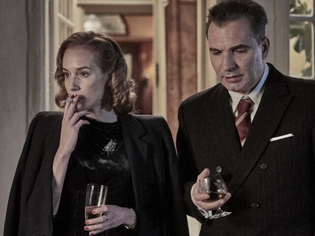 Jiří Macháček ako Zdeněk Toman a Táňa Pauhofová ako jeho sestra vo filme Toman, ktorý má 13 nominácií na Českého leva.