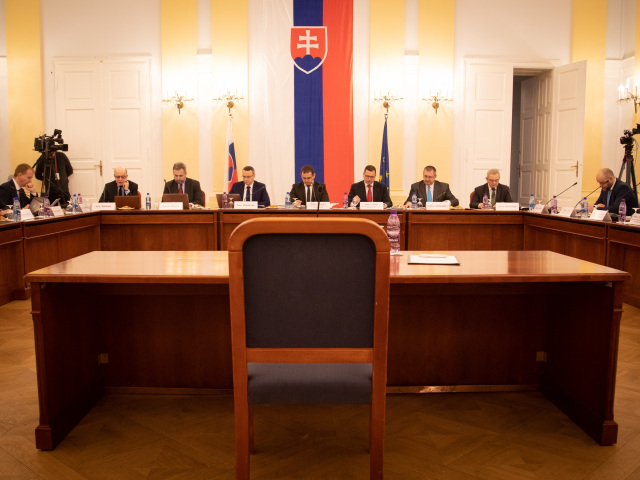 ÚSTAVNÝ SÚD: Vypoèutie kandidátov