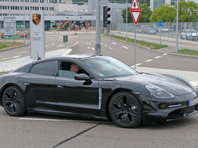 porsche-taycan-8-1