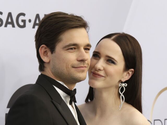 Herečka Rachel Brosnahan a jej manžel Jason Ralph.